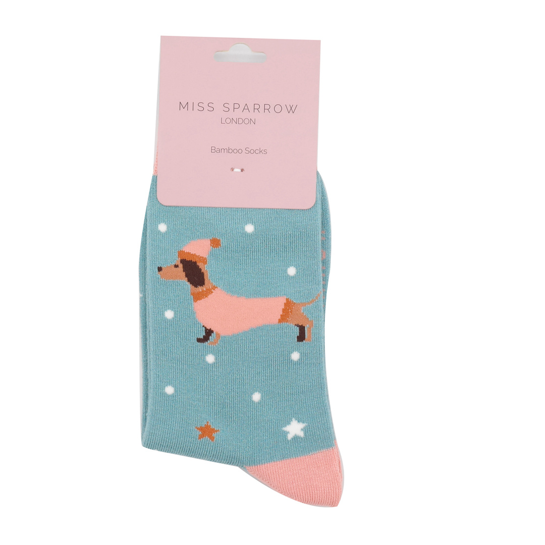 miss-sparrow-socken-bamboo-festive-sausage-dogs-du-1 Miss Sparrow Socken Bamboo in Hellblau - Dackel im Schnee