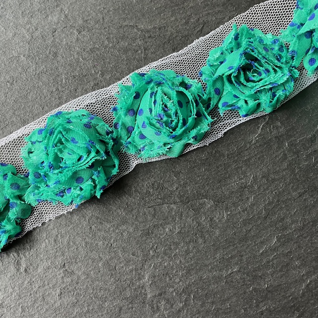 Wowzers Shabby Chic Stoffblume Blüte am Band - Grün Blau Gepunktet - 3 Blumen Wowzers Shabby Chic Stoffblume Blüte am Band - Grün Blau Gepunktet - 3 Blumen