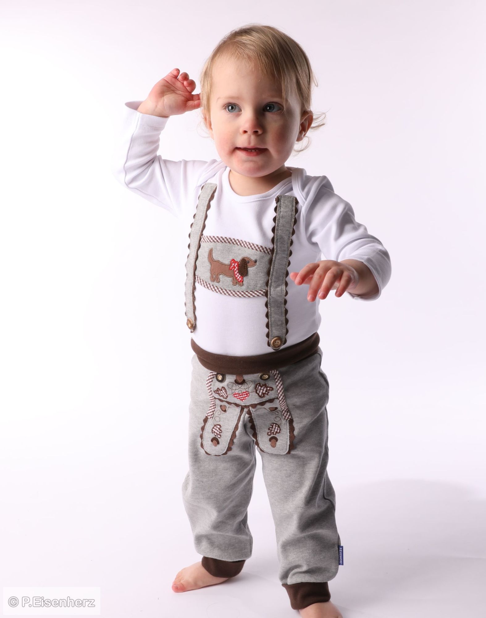 babyhose-mit-eichblattstickerei-grau-2 P.Eisenherz Babyhose im Lederhosenstil mit Eichblattstickerei in Braun