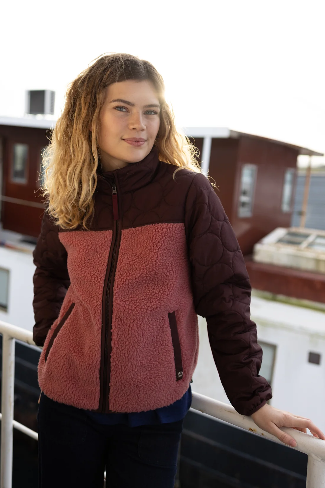 Danefae Danehazel Fleece Zip-Up Jacke in Berry Compote und Dark Wine - Beeren Pink & Weinrot Danefae Danehazel Fleece Zip-Up Jacke in Berry Compote und Dark Wine - Beeren Pink & Weinrot