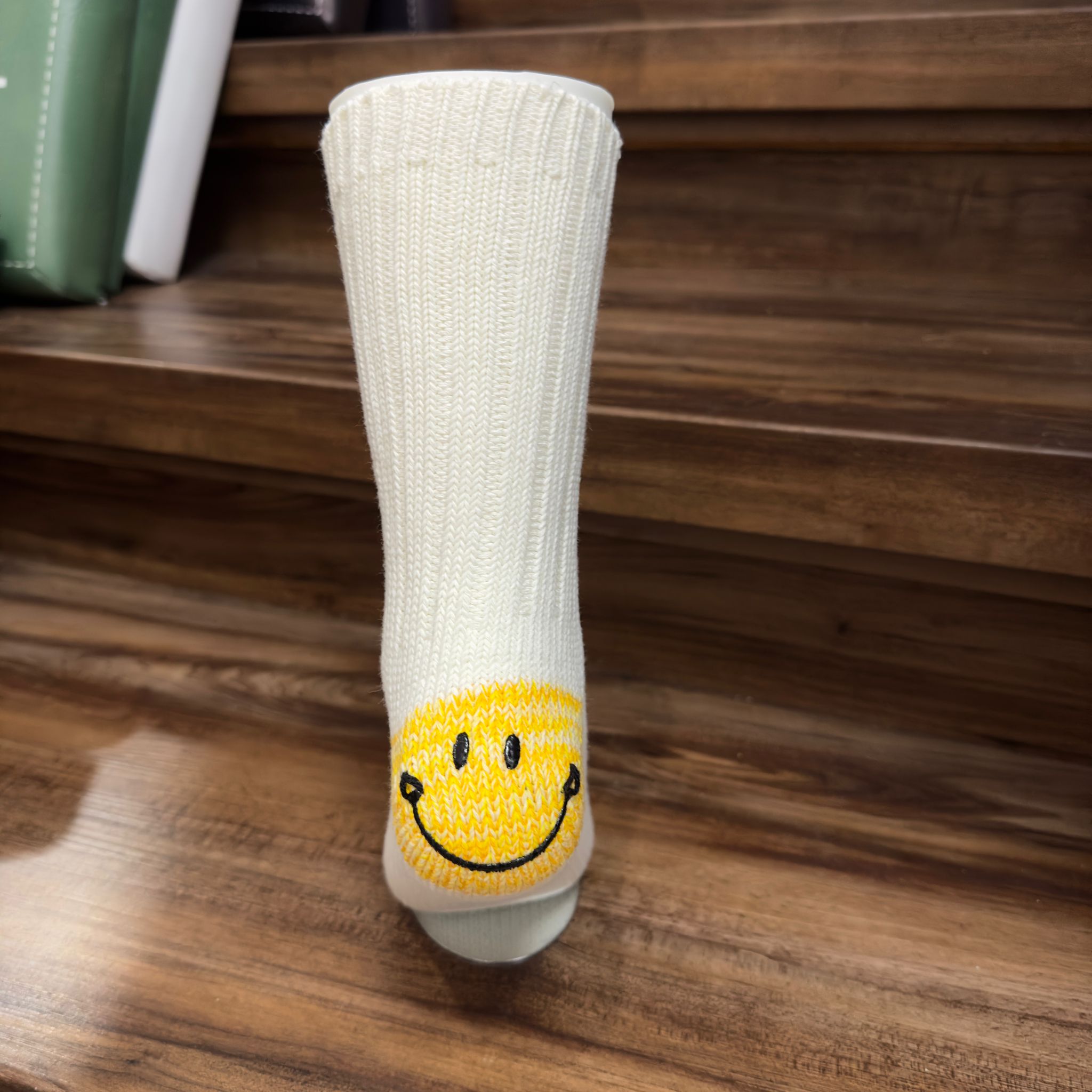 PHOTO-2023-11-04-15-16-44 Lua Happy Feet Socken - Smiley in Weiß