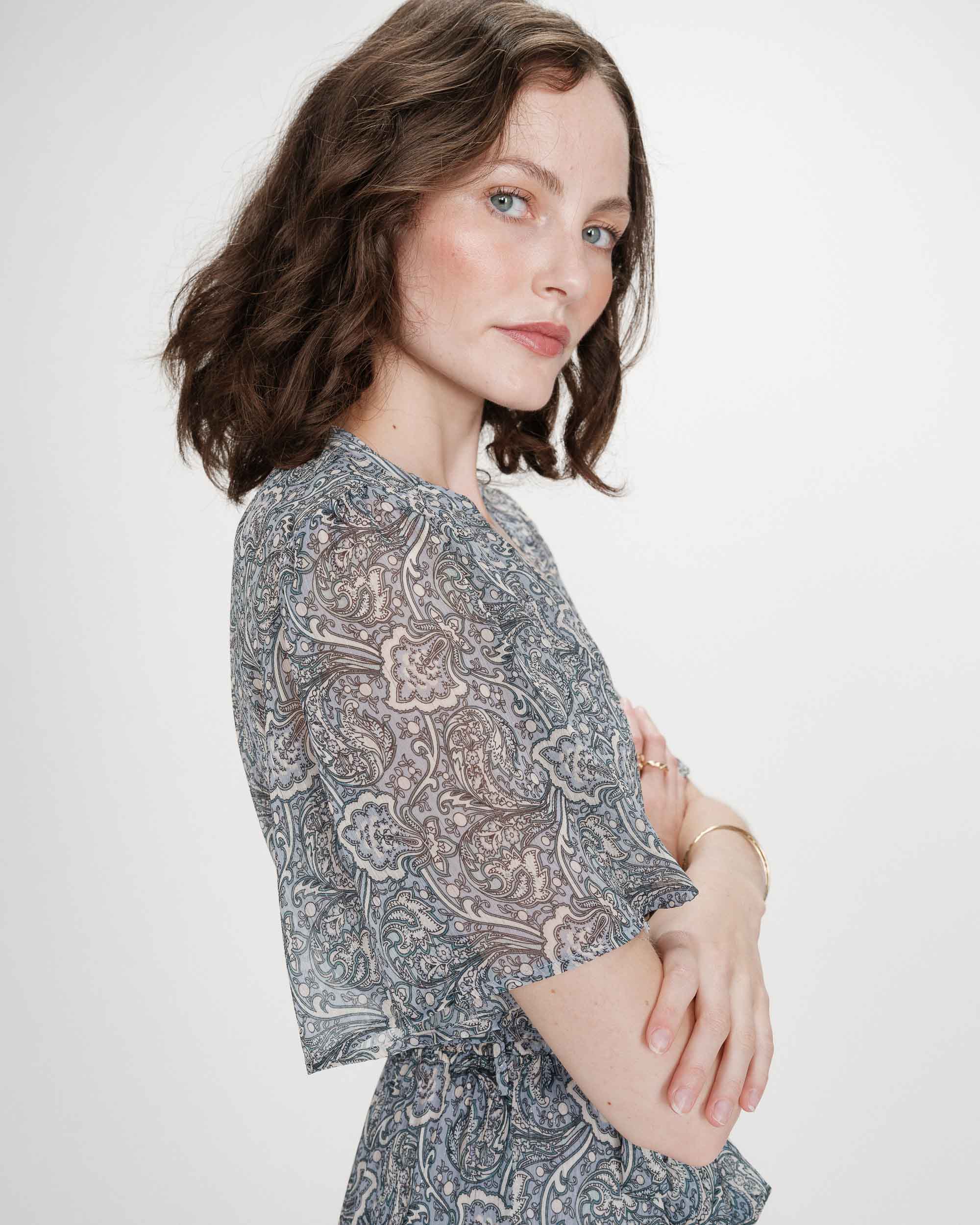 Grace & Mila VENELLE Langes Paisley Print Kleid in Blau Ciel Venelle Grace & Mila VENELLE Langes Paisley Print Kleid in Blau Ciel Venelle