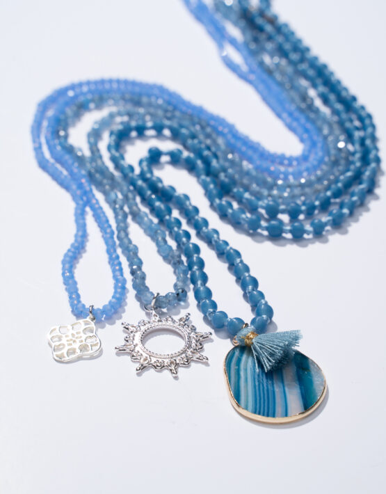 Lumisha PETA Lange Kette in Blau mit Quaste & Stein