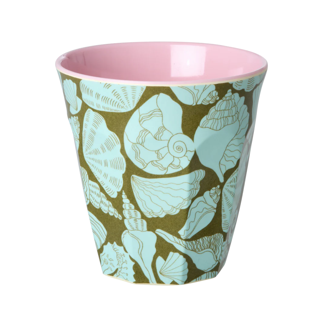RICE Mittelgroße Melamin Becher in Grün & Rosa - Seashell Print - Muscheln