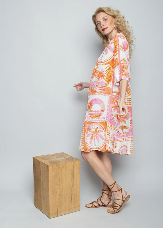 Emily van den Bergh Blusen-Kleid aus Viskose mit Holiday Print in Pink & Orange Emily van den Bergh Blusen-Kleid aus Viskose mit Holiday Print in Pink & Orange