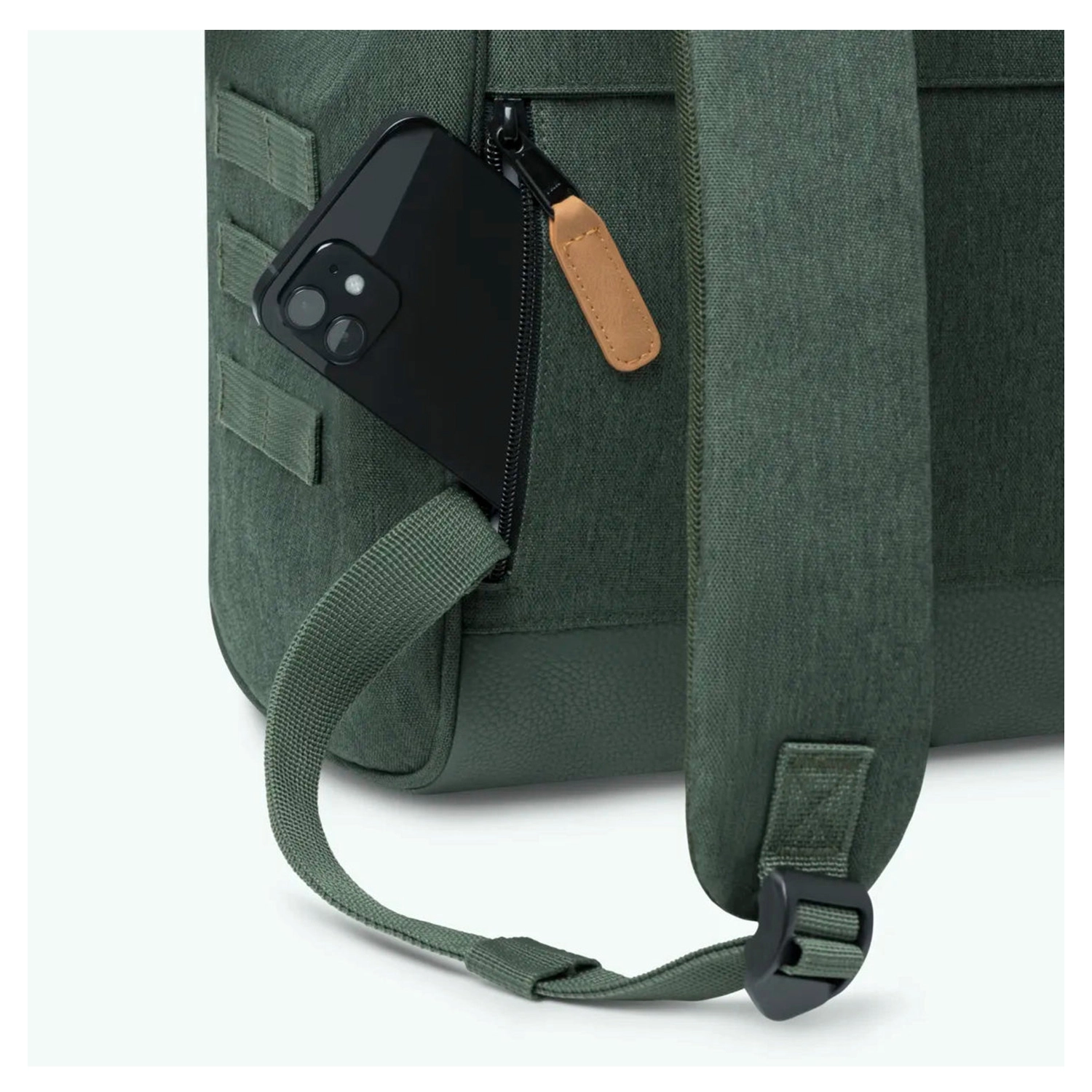 Cabaia Rucksack KUITO Medium mit Laptop-Fach - Adventurer Rucksack in Dunkelgrün