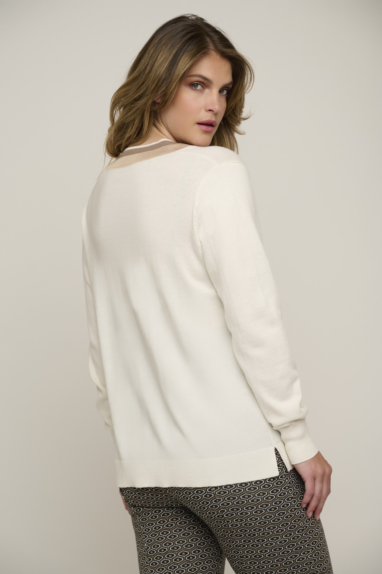 Rino & Pelle Kasja Pullover in Weiß mit V-Neck