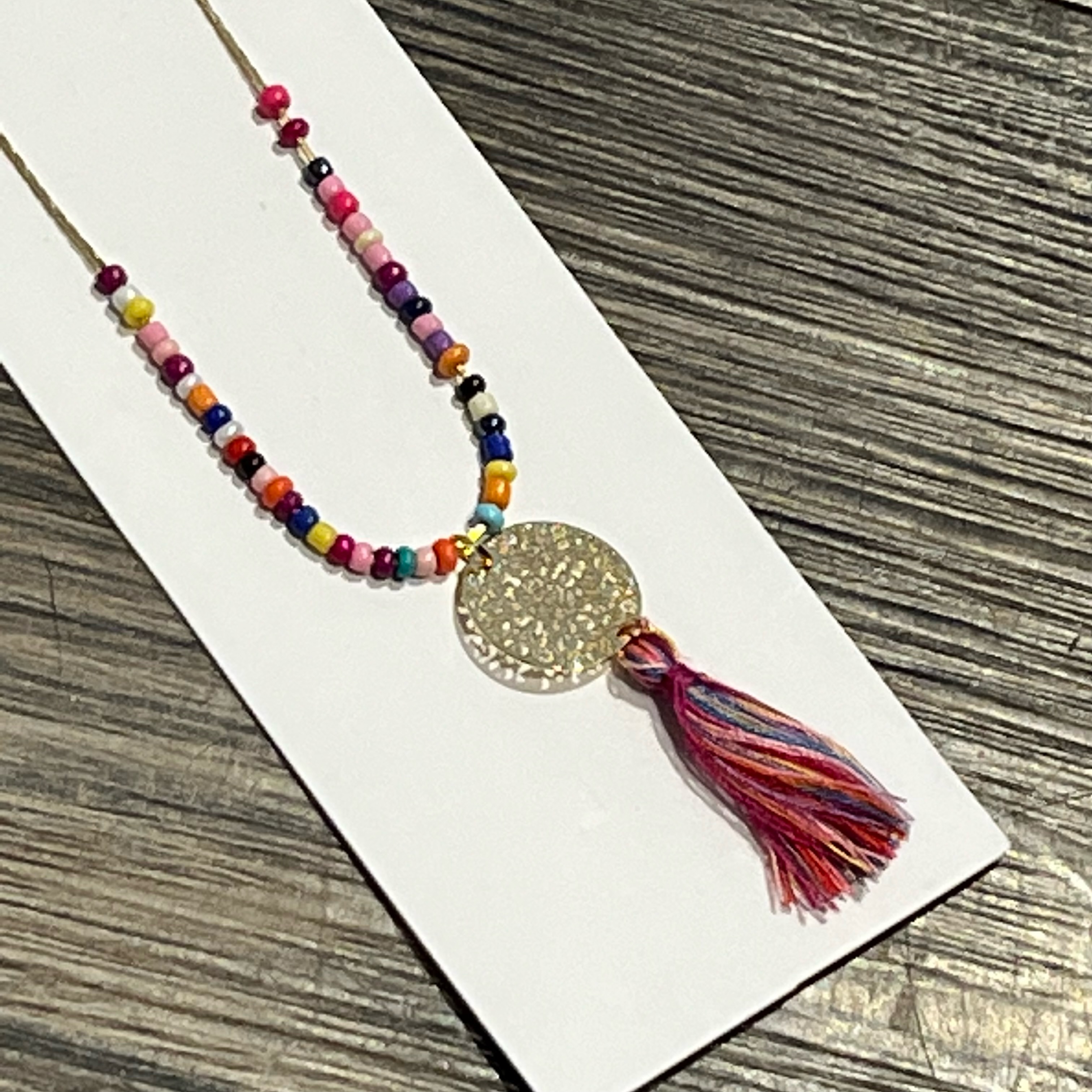 Lumisha Xana Kette mit Medaille & Quaste in Multifarben