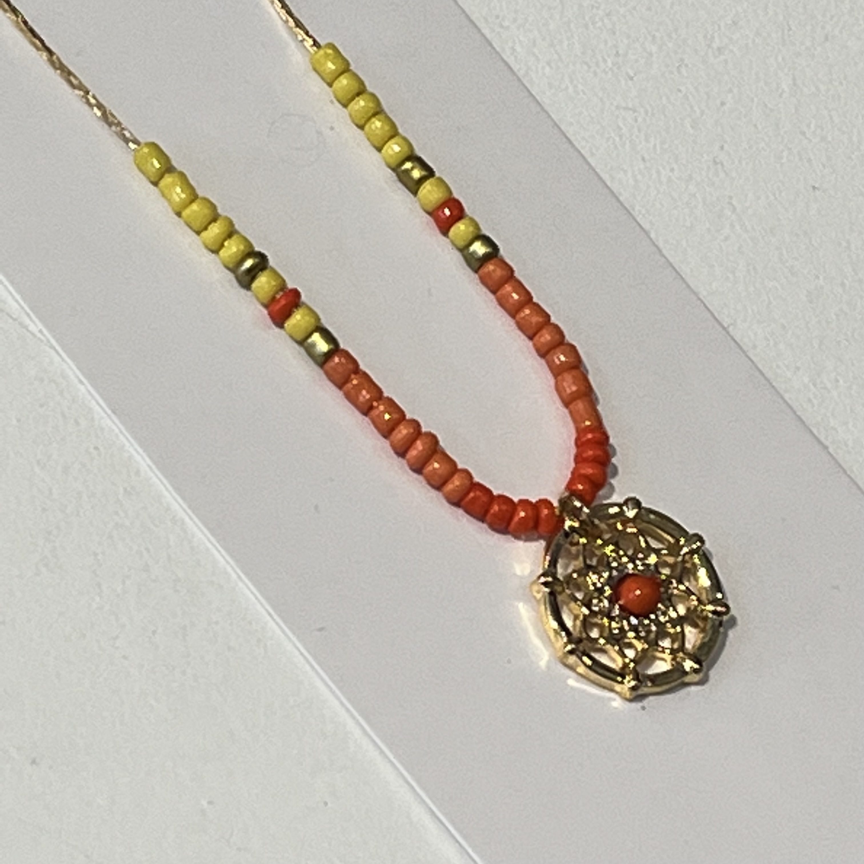 Lumisha Xana Kette mit Medaille - Orange & Gelb