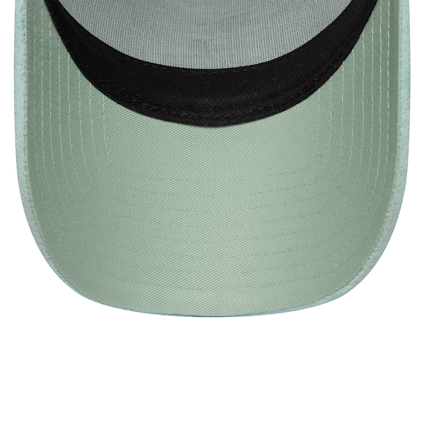 New Era Womens Velour Trucker Cap in Helles Türkis Blau New Era Womens Velour Trucker Cap in Helles Türkis Blau
