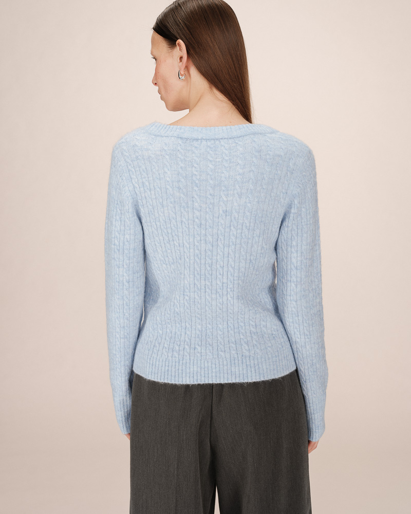 Grace & Mila Samso Strickjacke mit Zopfmuster in Hellblau Melange Grace & Mila Samso Strickjacke mit Zopfmuster in Hellblau Melange