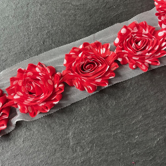 Wowzers Shabby Chic Stoffblume Blüte am Band - Rot Polka Dots - 3 Blumen Wowzers Shabby Chic Stoffblume Blüte am Band - Rot Polka Dots - 3 Blumen