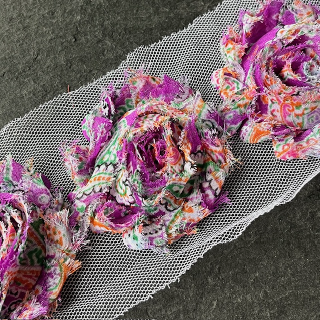 Wowzers Shabby Chic Stoffblume Blüte am Band - Paisley Blume Lila - 3 Blumen