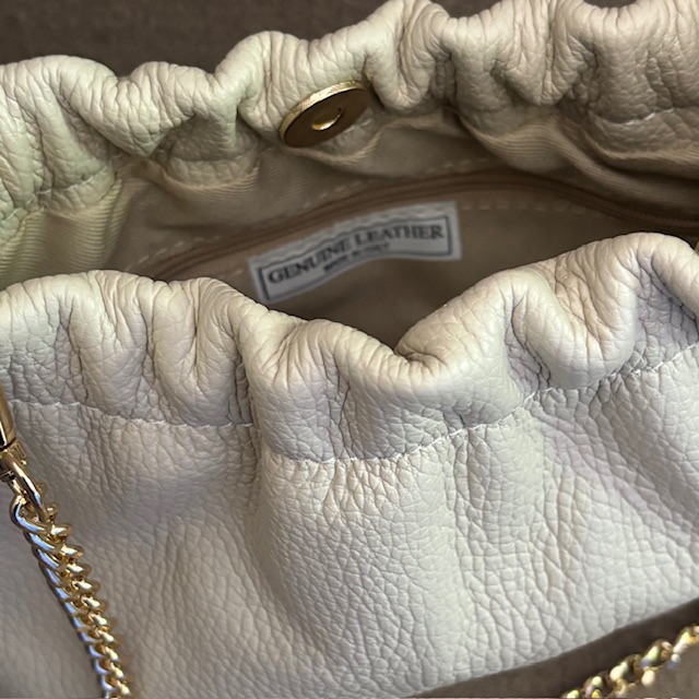 Creme Leder Abendtasche - Tasche mit Gold Kette Creme Leder Abendtasche - Tasche mit Gold Kette