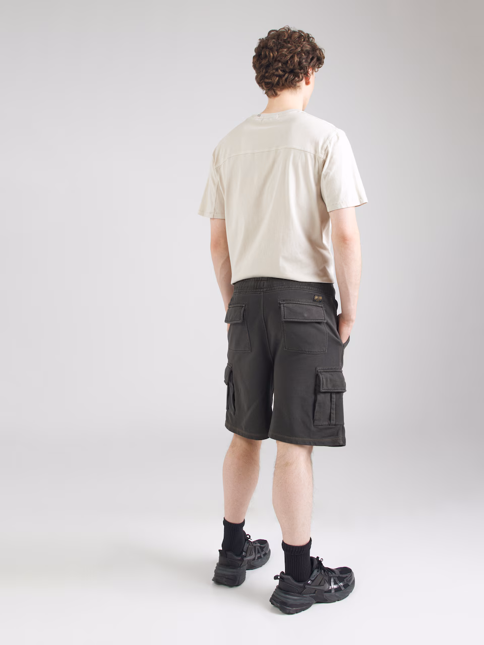 Superdry Herren Jog Short Cargo in Schwarz Superdry Herren Jog Short Cargo in Schwarz