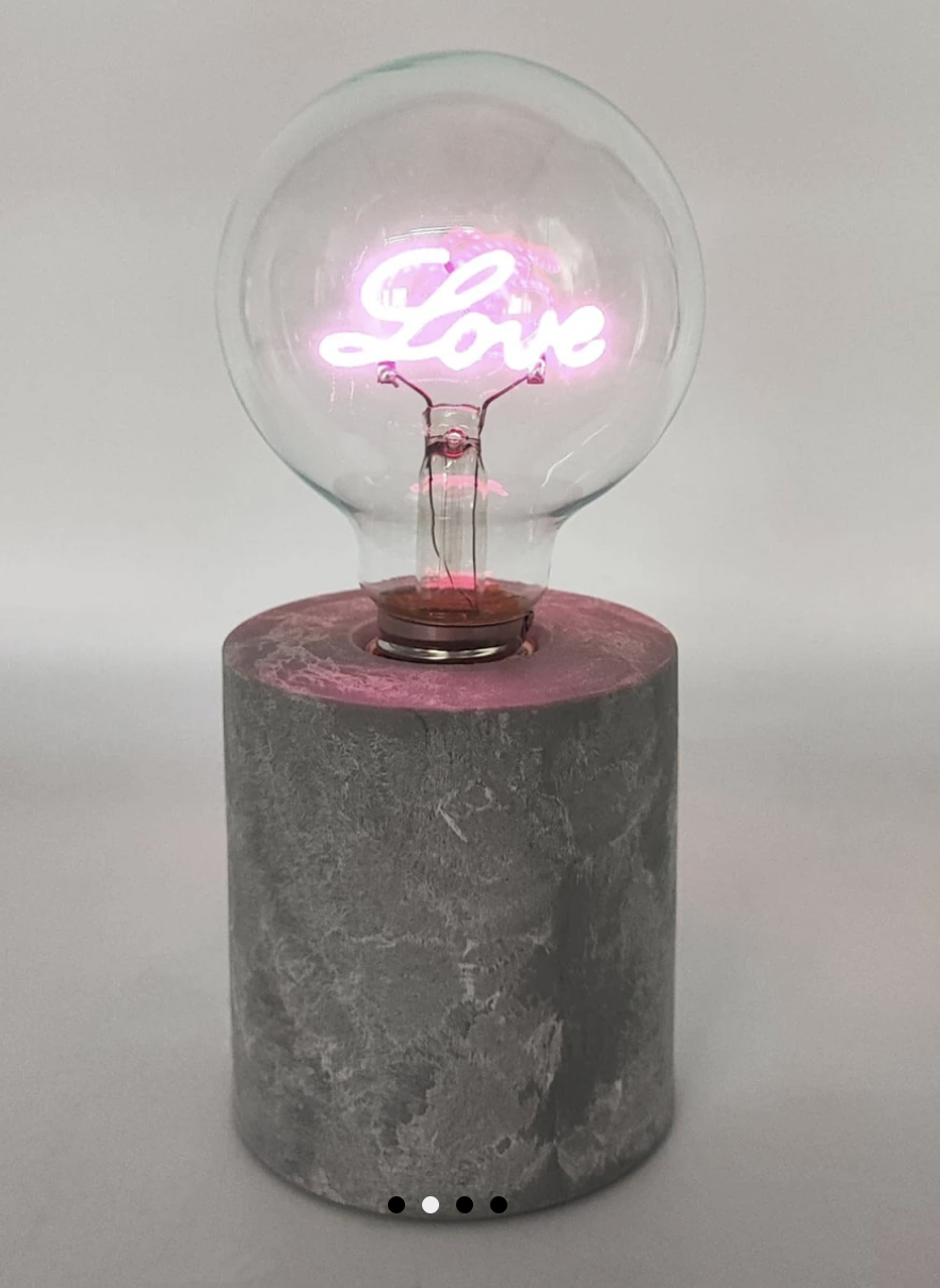 Mea Living Lucia Tischleuchte, Betonoptiksockel mit LED-Lampe in Pink „Love" Mea Living Lucia Tischleuchte, Betonoptiksockel mit LED-Lampe in Pink „Love"