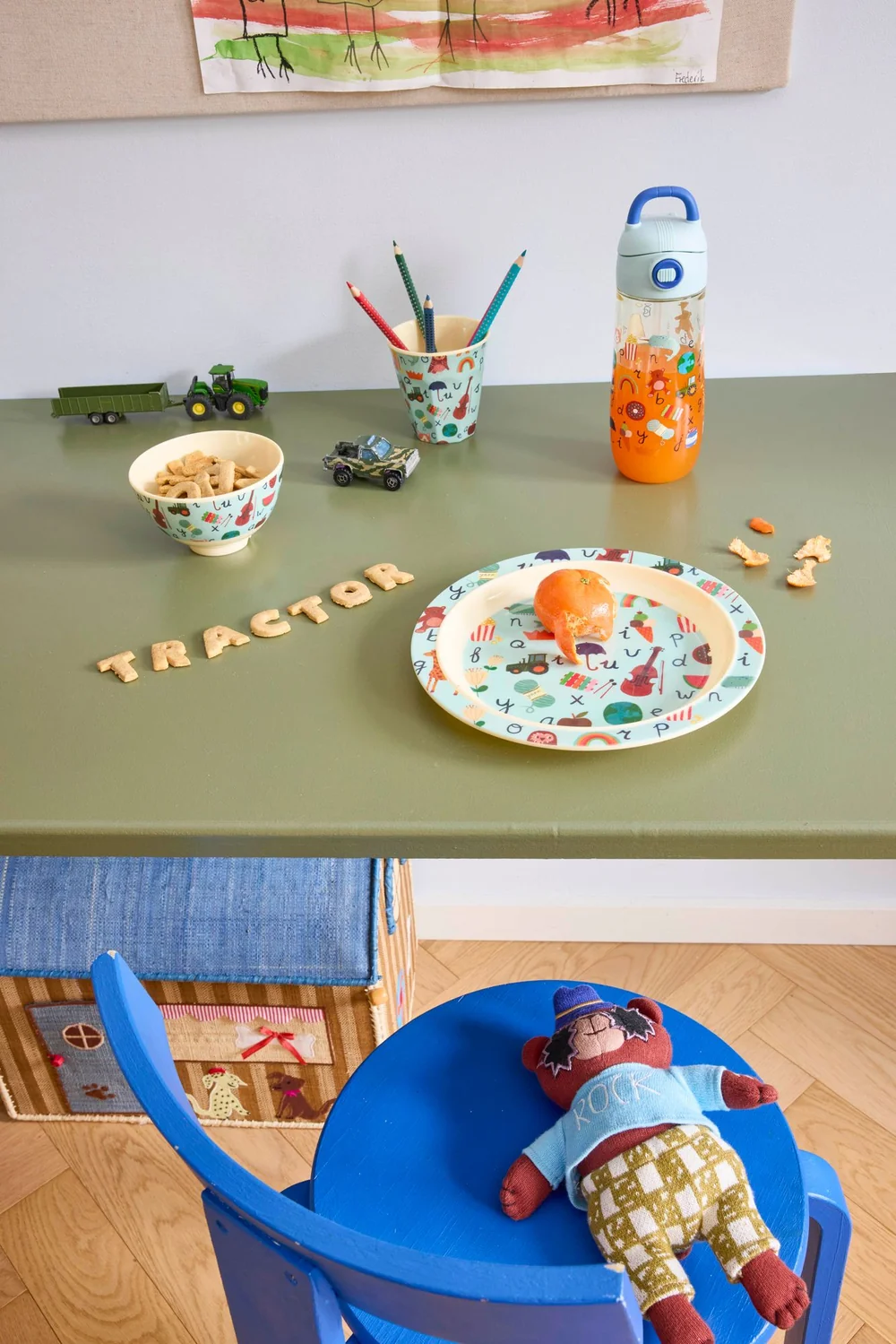 RICE Kinderteller Blau mit ABC Print aus Melamin – 22 cm