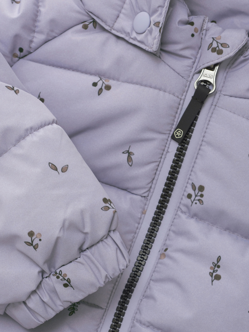 Color Kids Steppjacke mit abnehmbarer Kapuze und Blätterdruck in Flieder (Languid Lavender) - SALE