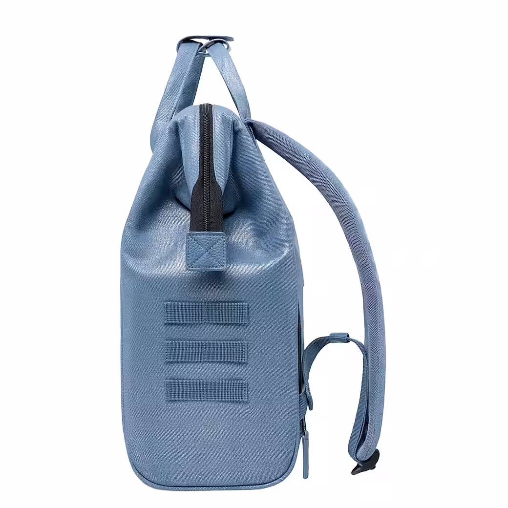 Cabaia Rucksack Davos Medium Adventurer (mit Laptop-Fach) - Puderblau Glitzer Cabaia Rucksack Davos Medium Adventurer (mit Laptop-Fach) - Puderblau Glitzer