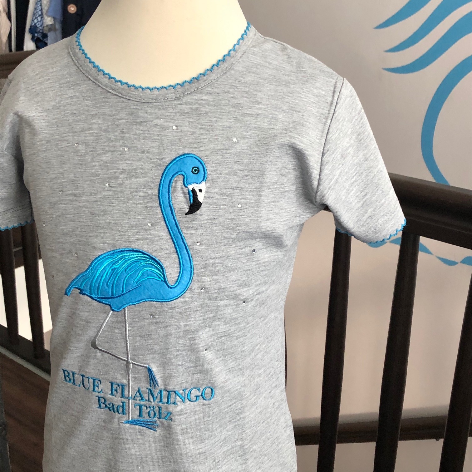 BLUE-FLAMINGO-FASHION-T-SHIRT-KINDER-GRAUHLL5NjJ15eORK Blue Flamingo Bad Tölz Kurzarm Kinder T-Shirt in Grau - SALE