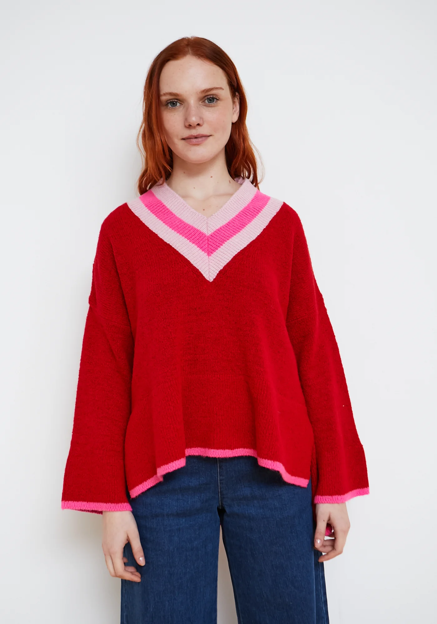 Dr Bloom Hug Pullover in Rot - Oversized Strickpulli mit V-Ausschnitt