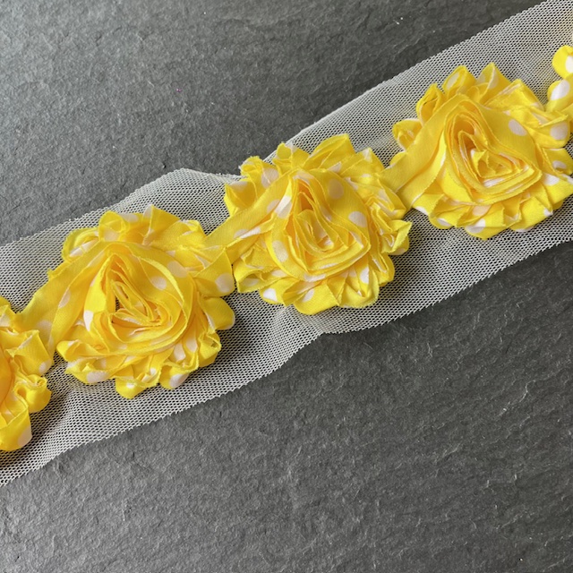 Wowzers Shabby Chic Stoffblume Blüte am Band - Gelb Polka Dots - 3 Blumen Wowzers Shabby Chic Stoffblume Blüte am Band - Gelb Polka Dots - 3 Blumen