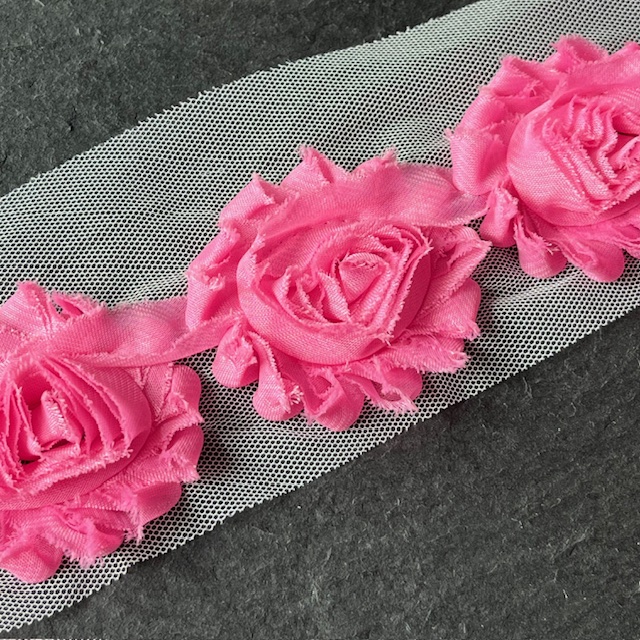 Wowzers Shabby Chic Stoffblume Blüte am Band - Pink - 3 Blumen Wowzers Shabby Chic Stoffblume Blüte am Band - Pink - 3 Blumen