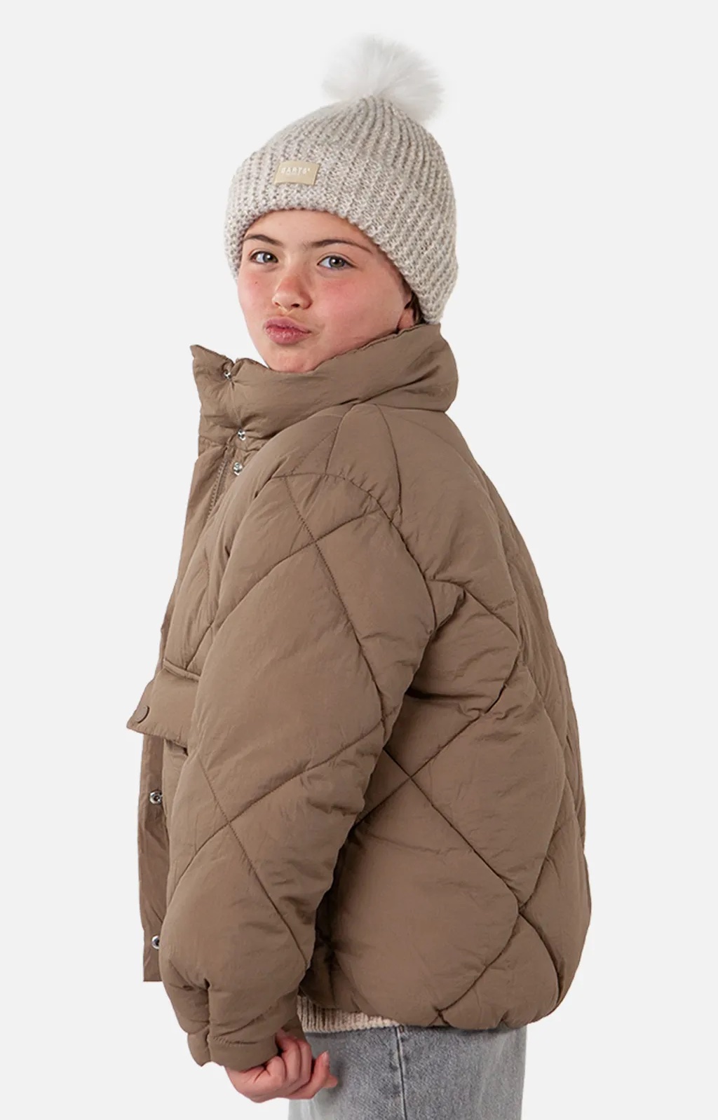 Barts Kids Meadew Beanie Mütze in Beige mit Faux Fell Bommel Barts Kids Meadew Beanie Mütze in Beige mit Faux Fell Bommel