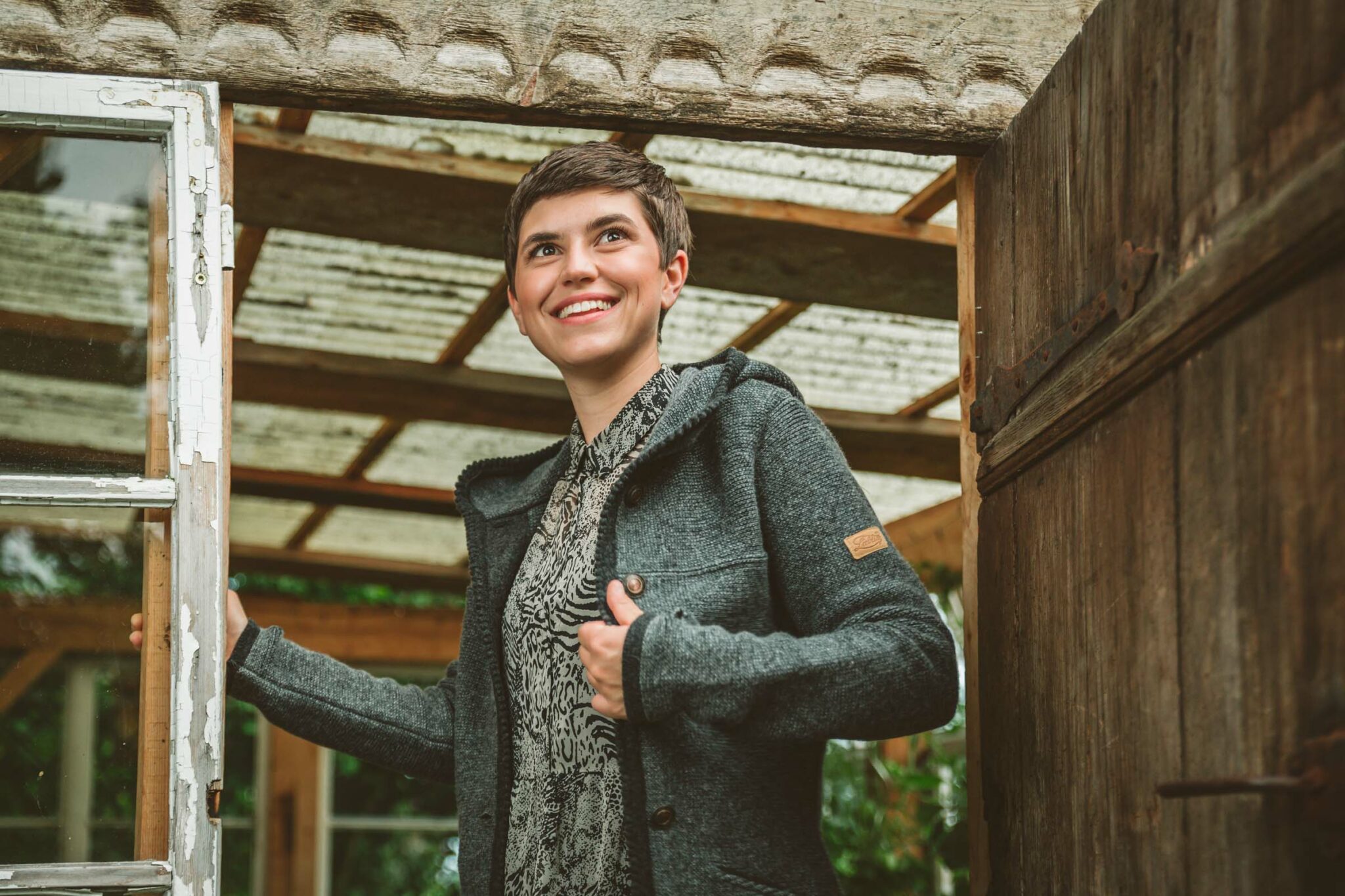Liebling Benedikta Strickjmantel Strickjanker in Grau Anthrazit