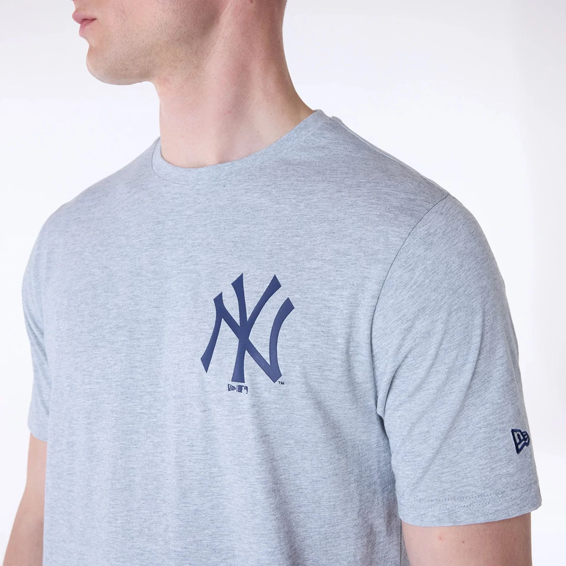 New Era T-Shirt in Graue - New York Yankees MLB Pennant Graphic - SALE