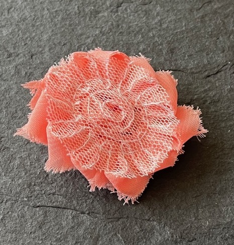 Wowzers Petit Shabby Chic Stoffblume - Peach - 3 Blumen Wowzers Petit Shabby Chic Stoffblume - Peach - 3 Blumen
