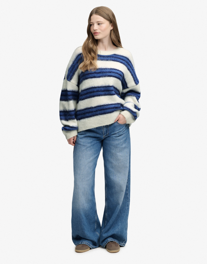 Superdry Damen Strickpullover gestreift mit lockerer Passform - Bleached Denim Blue Stripe Superdry Damen Strickpullover gestreift mit lockerer Passform - Bleached Denim Blue Stripe