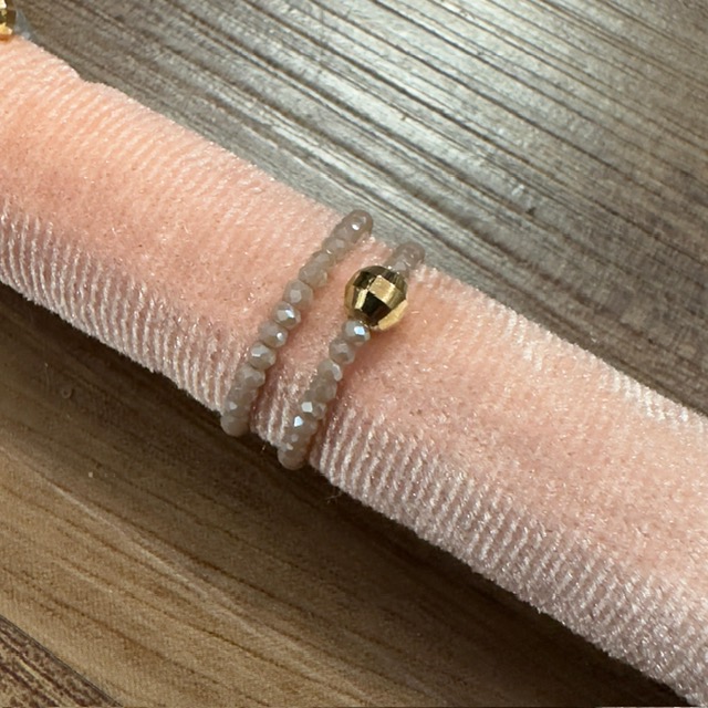 PHOTO-2023-11-07-12-45-18 Lua Elastisches Ring - Taupe Steine - Gold Perle