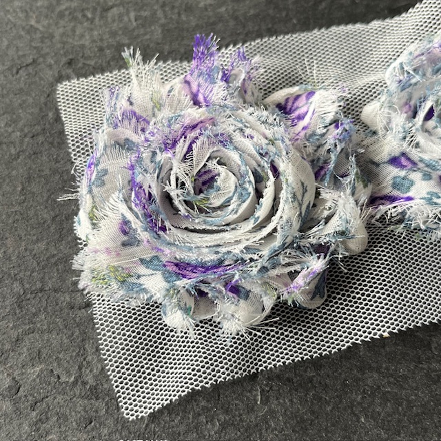 Wowzers Shabby Chic Stoffblumen Blüten am Band - Vintage Blumen Lila - 3 Blumen