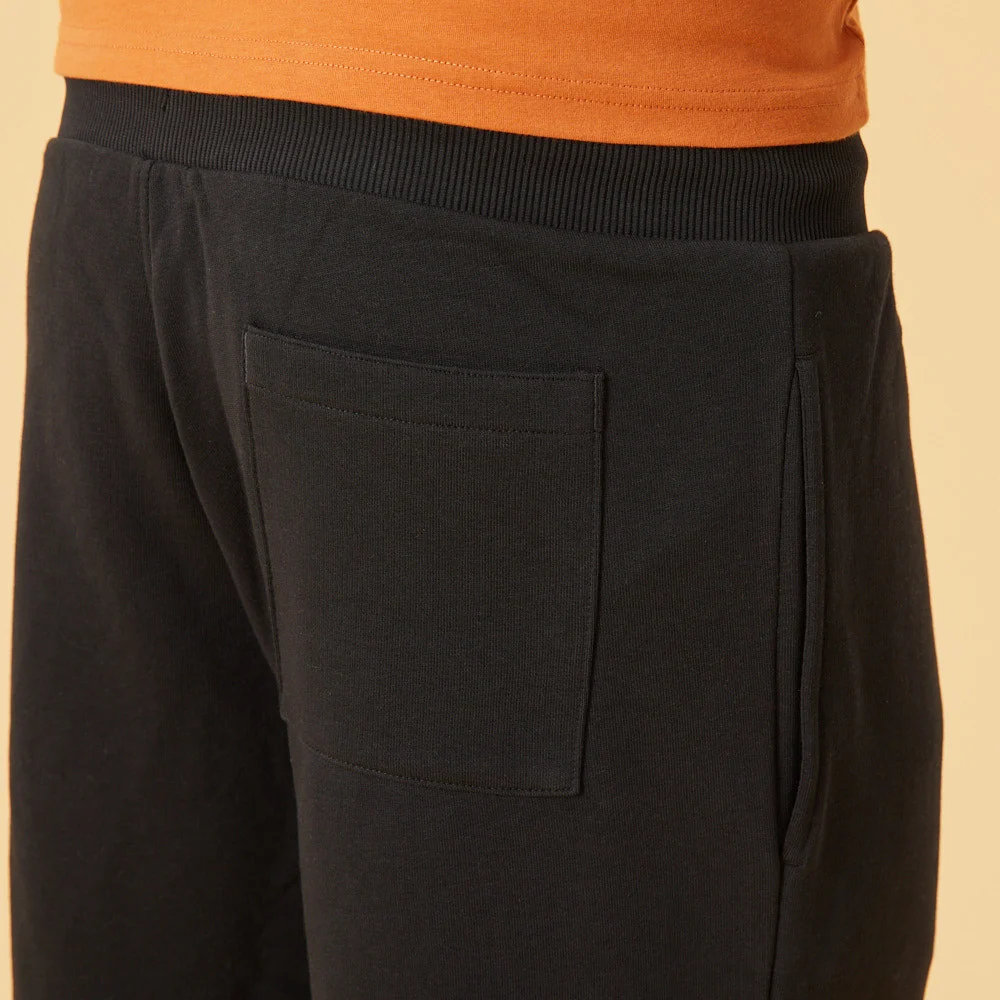 New Era Shorts - schwarz