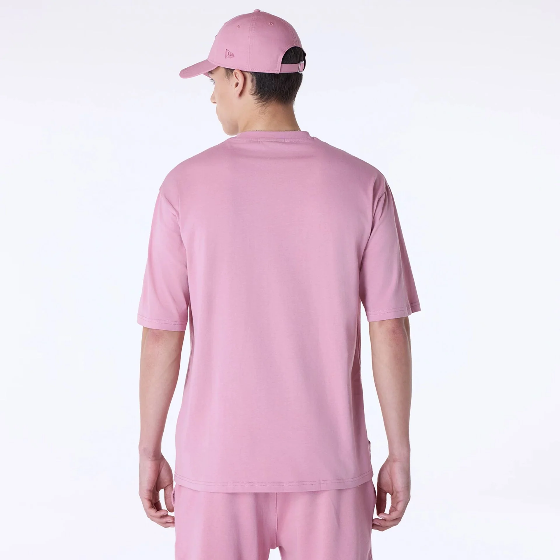 New Era T-Shirt Oversized in Rosa - New York Yankees MLB League Essential - SALE New Era T-Shirt Oversized in Rosa - New York Yankees MLB League Essential - SALE