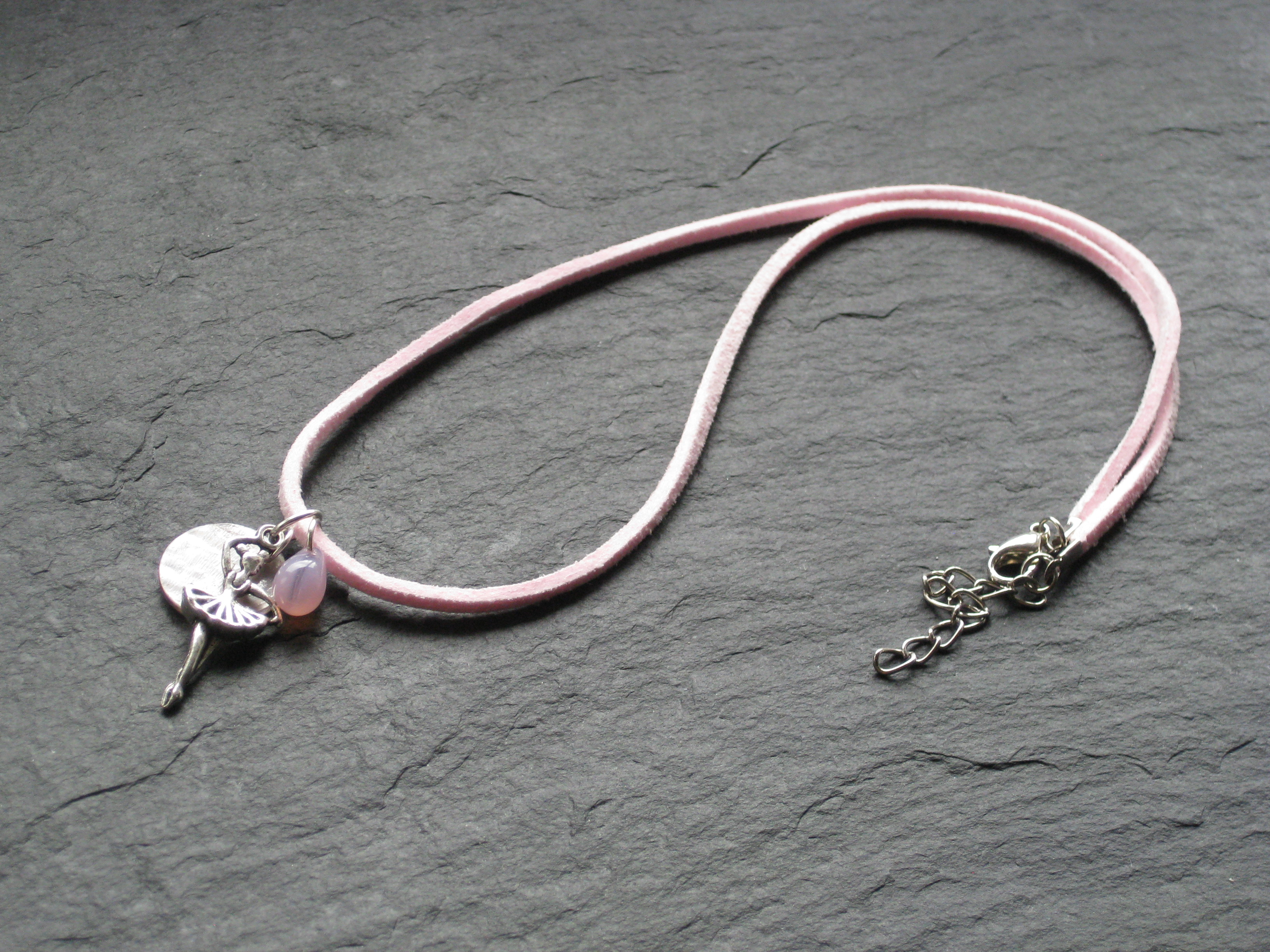 IMG_2936 Wowzers Faux Wildleder Halskette - Rosa Ballerina