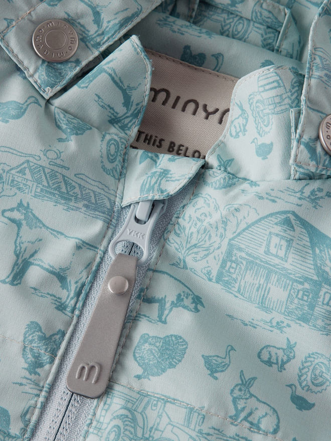 Minymo Baby Sommerjacke in Niagra Mist Blau Farm - Bauernhof Minymo Baby Sommerjacke in Niagra Mist Blau Farm - Bauernhof