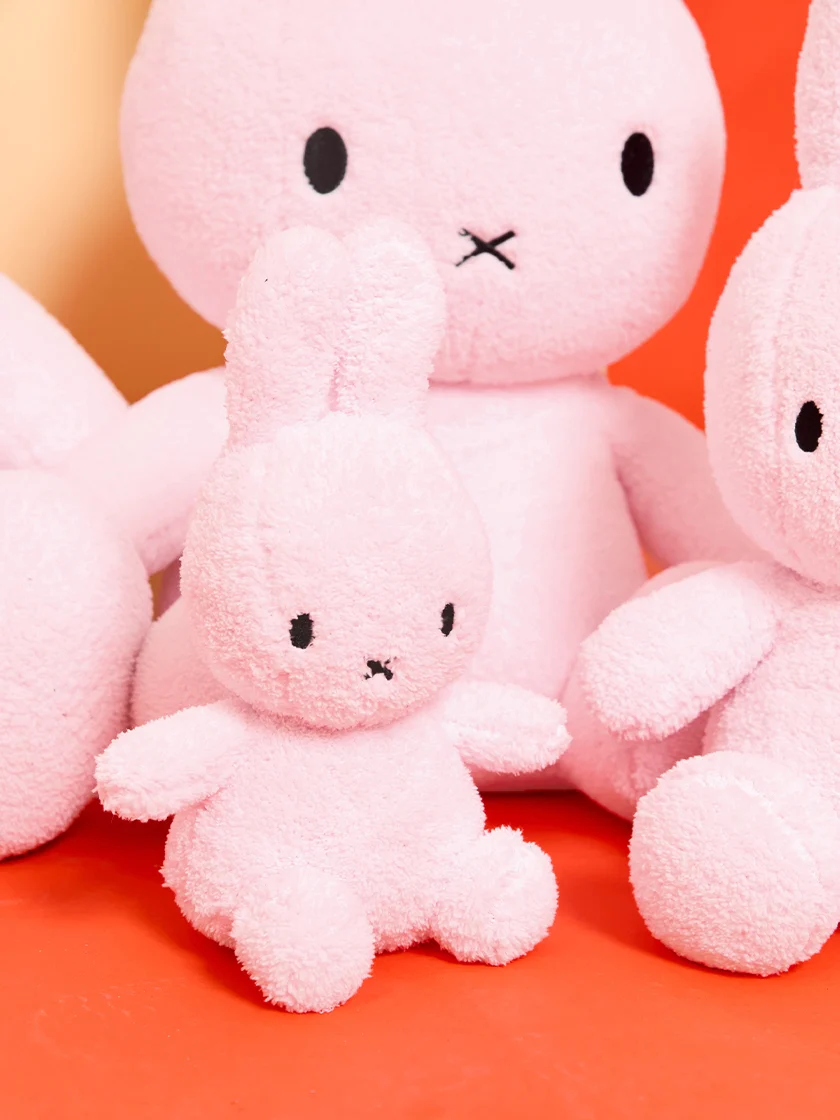 Bon Bon Toys Miffy Sitting Terry Light Pink - Frottee Pastellrosa - 23 cm Bon Bon Toys Miffy Sitting Terry Light Pink - Frottee Pastellrosa - 23 cm