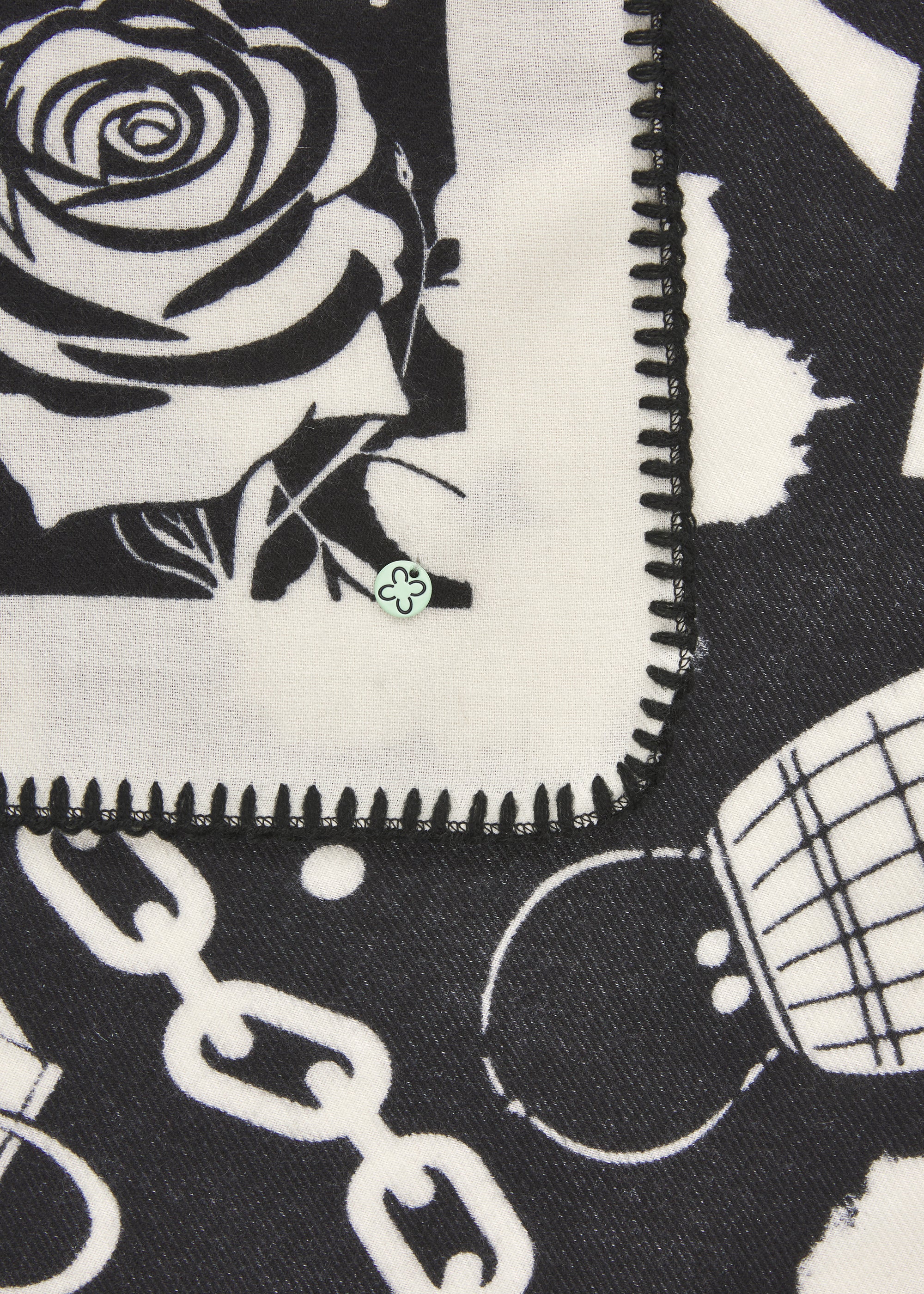Codello Weiches Warmes Tuch mit Paris Motiv Codello Weiches Warmes Tuch mit Paris Motiv