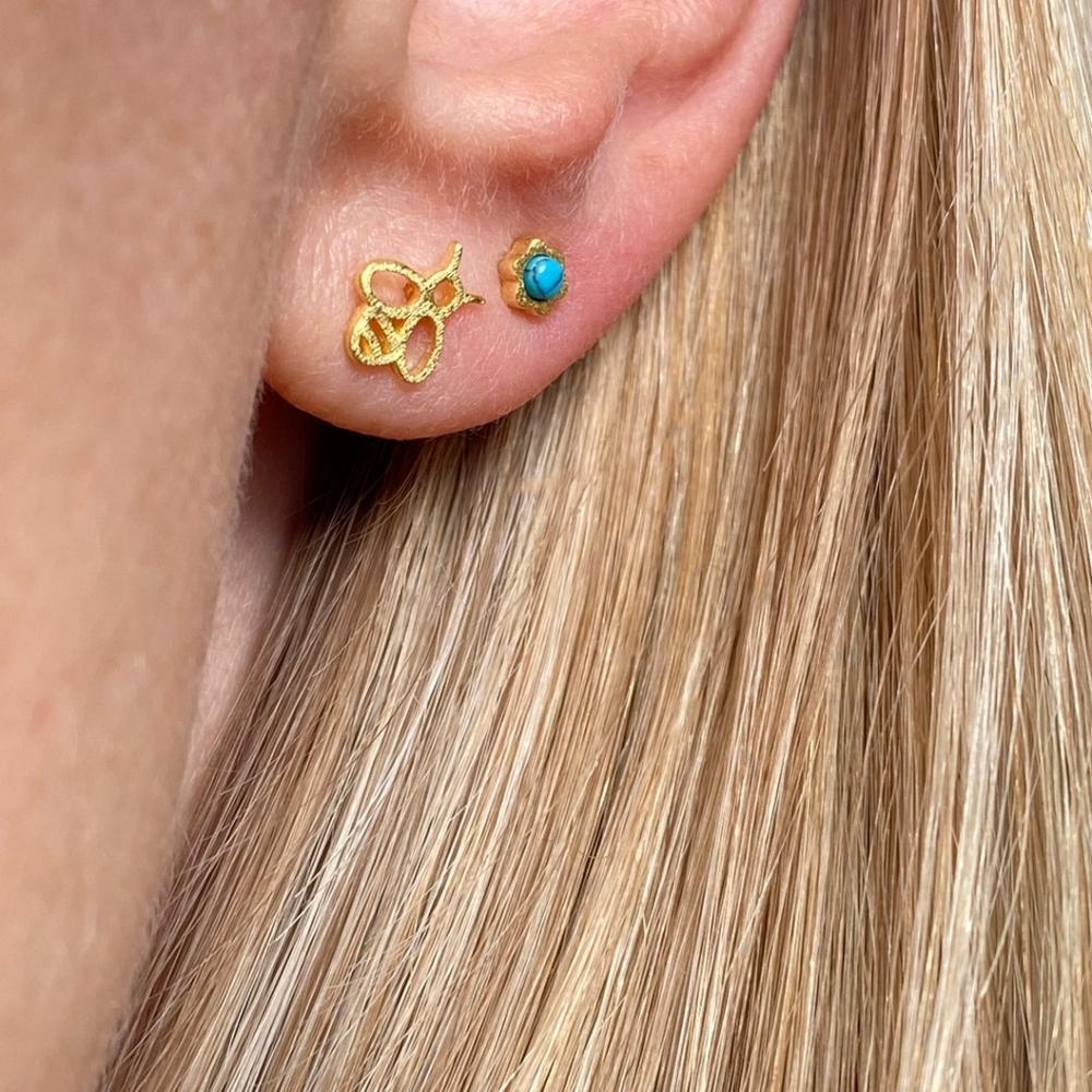 BZZZZ_1_STUCK-Ear_stud_1_pcs-LULU1121-Vergoldet-3_838915cb-9657-47cb-a6ab-3f51869ff1dc_1000x LuLu BZZZ - Vergoldetes Silber - Biene - 1 Ohrring