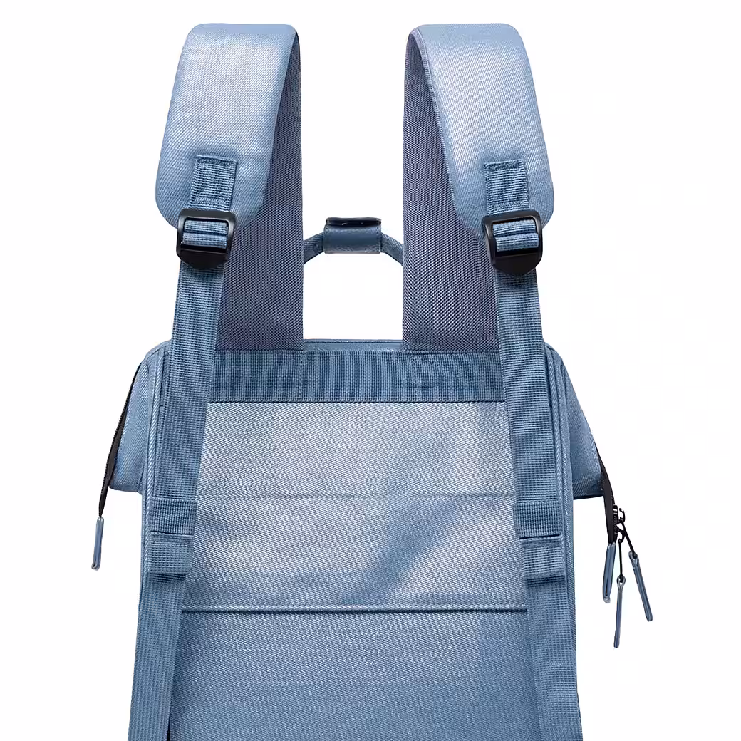 Cabaia Rucksack Davos Medium Adventurer (mit Laptop-Fach) - Puderblau Glitzer Cabaia Rucksack Davos Medium Adventurer (mit Laptop-Fach) - Puderblau Glitzer