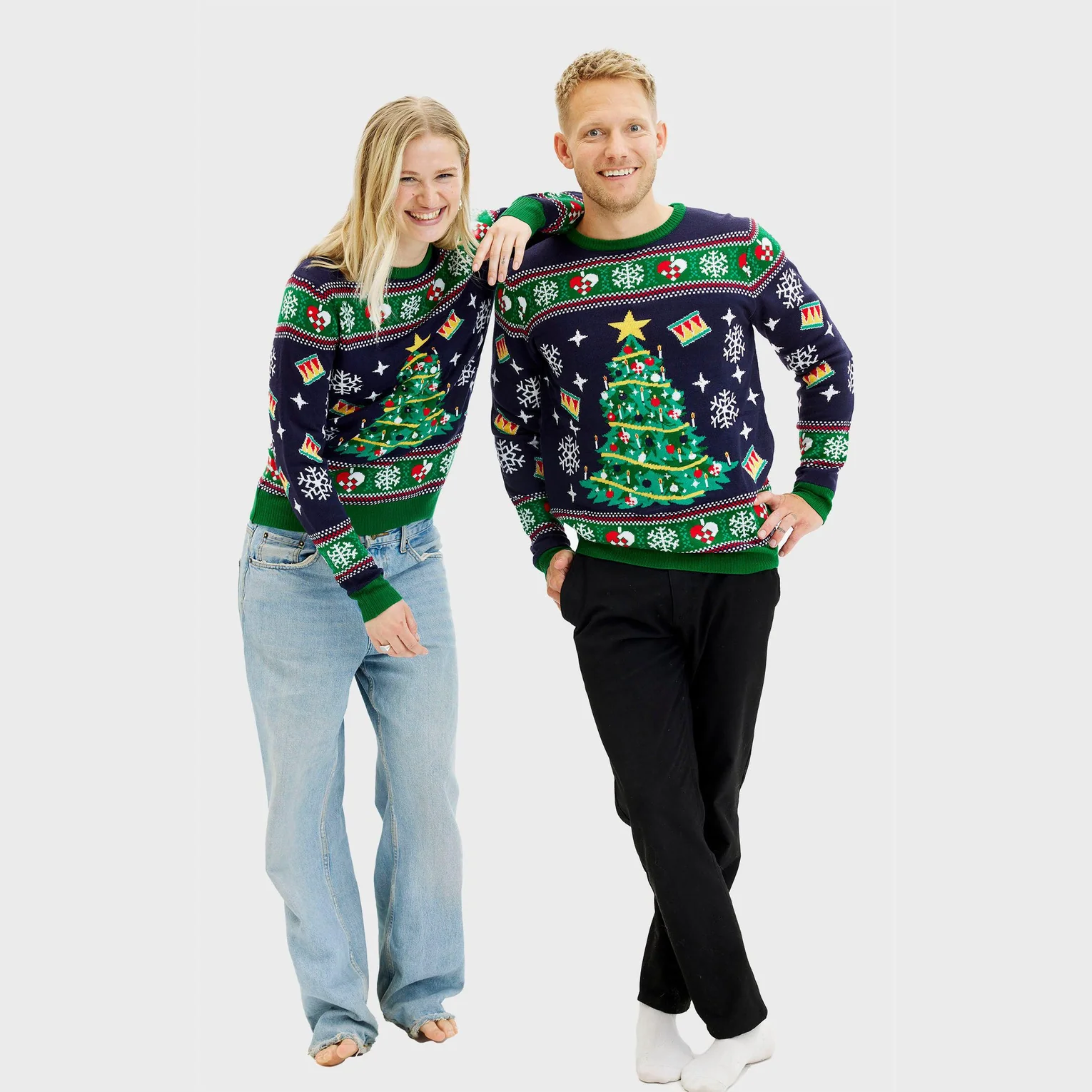 Christmas Sweater Weihnachtspulli mit Weihnachtsbaum LED Navy - Damen & Herren Christmas Sweater Weihnachtspulli mit Weihnachtsbaum LED Navy - Damen & Herren