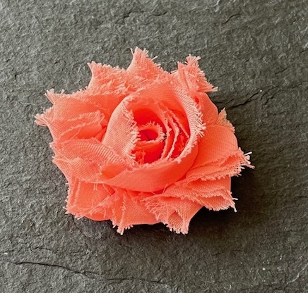 Wowzers Petit Shabby Chic Stoffblume - Peach - 3 Blumen Wowzers Petit Shabby Chic Stoffblume - Peach - 3 Blumen