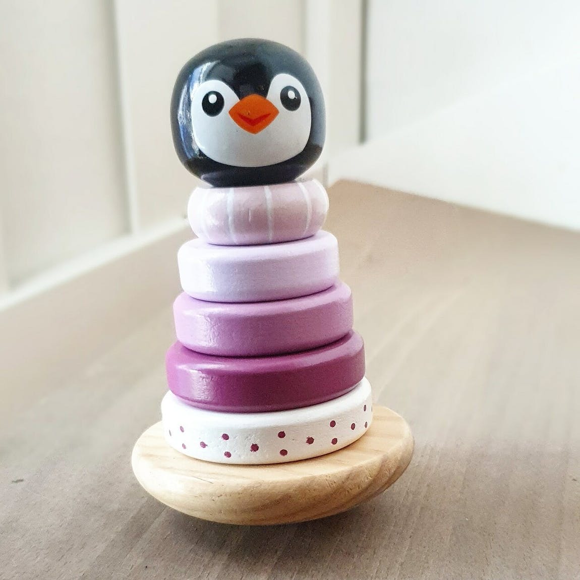 299439-47cd428ee29636 Magni Stapelturm - Pinguin in Rosa