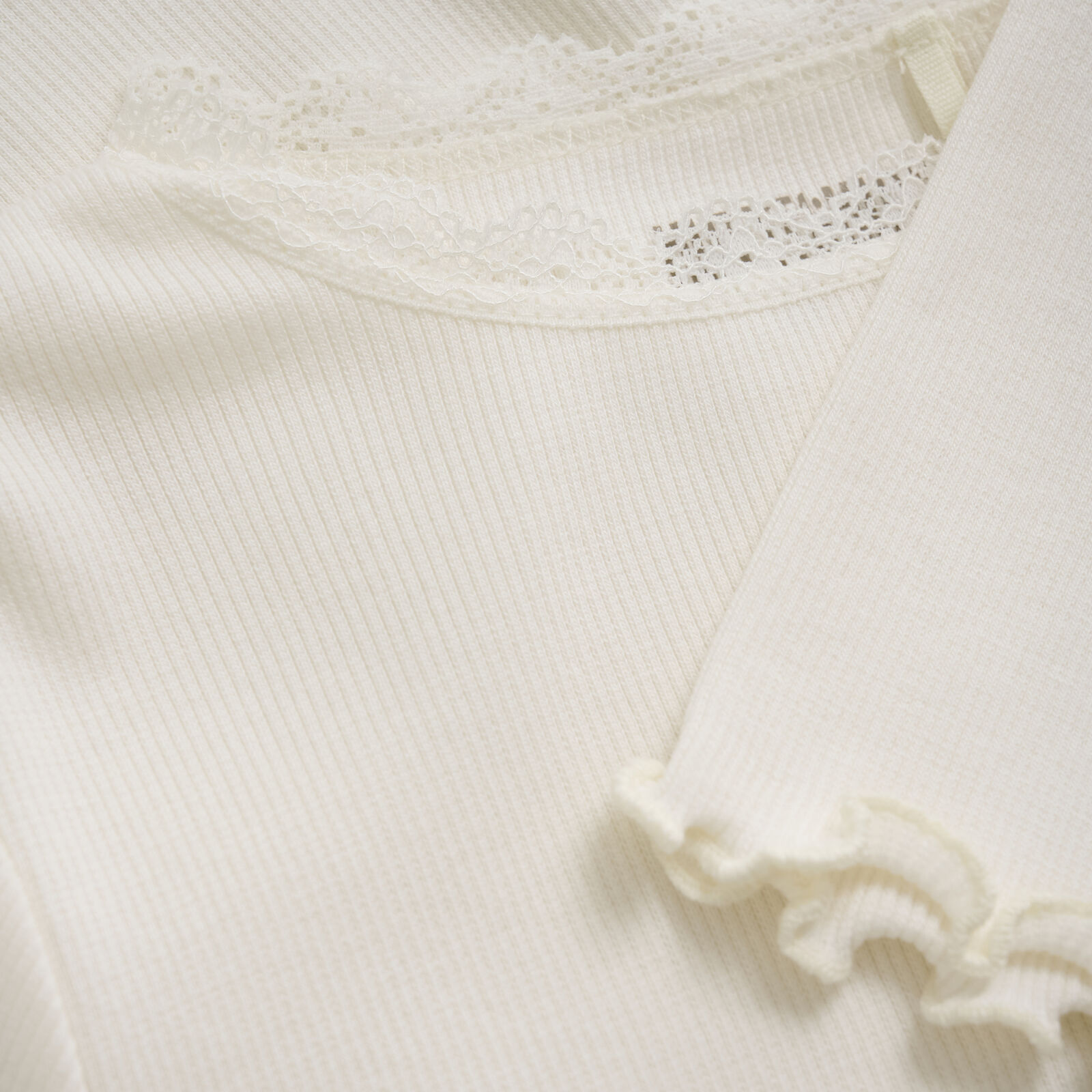 HUTTELiHUT Langarm Shirt in Creme Weiß mit Spitzenborte