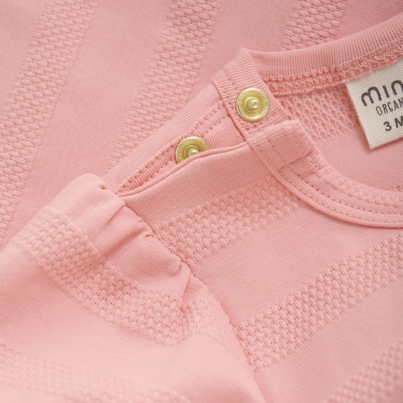 Minymo Kurzarm Body in Strawberry ice - Zarte Coral Rose
