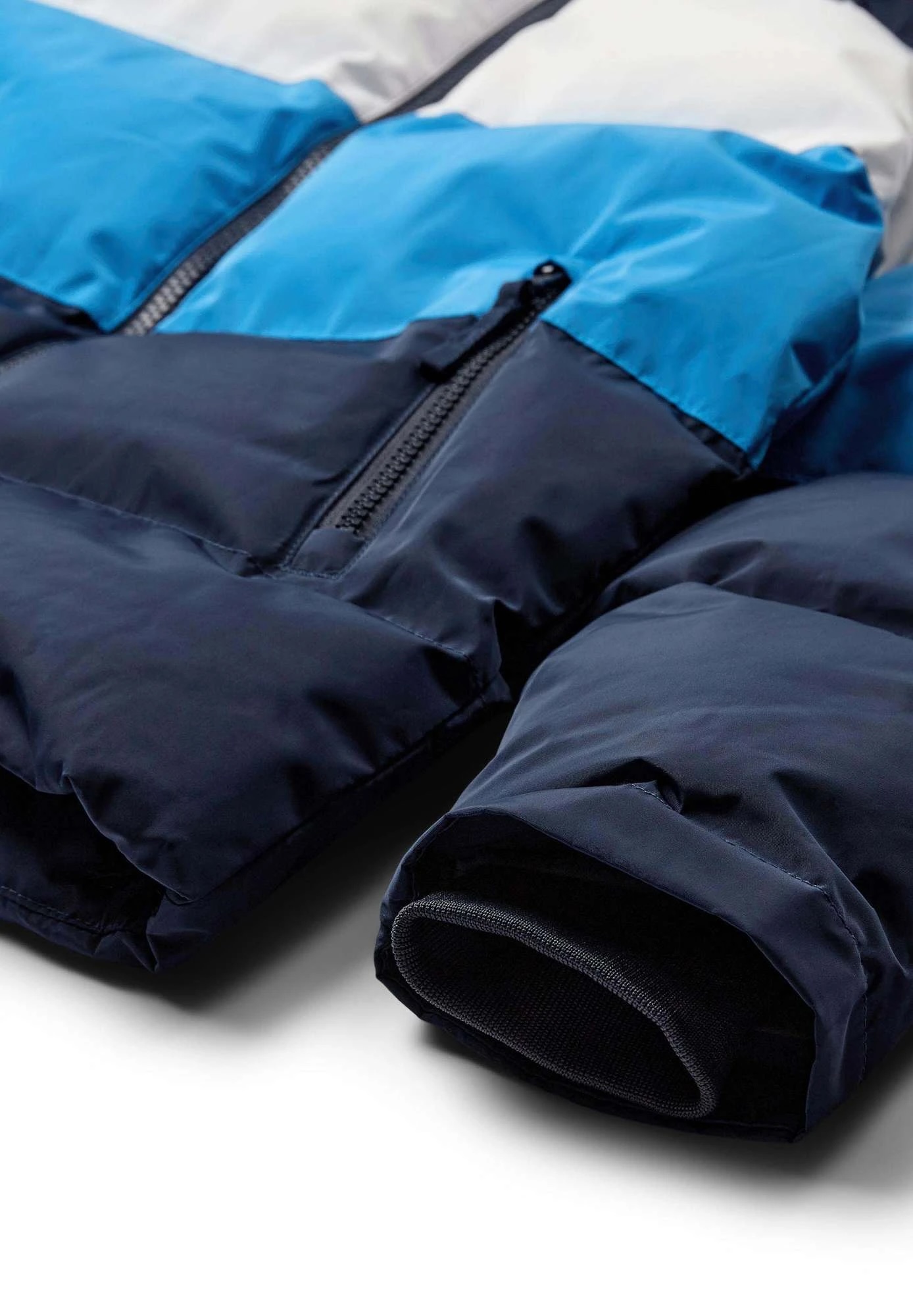 LEGO® Winterjacke/Steppjacke LWJIPE 705 gestreift in Blau und Weiß LEGO® Winterjacke/Steppjacke LWJIPE 705 gestreift in Blau und Weiß