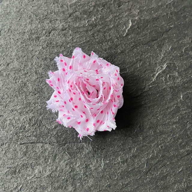 Wowzers Petit Shabby Chic Stoffblume Blüte - Pink Dots - 3 Blumen Wowzers Petit Shabby Chic Stoffblume Blüte - Pink Dots - 3 Blumen