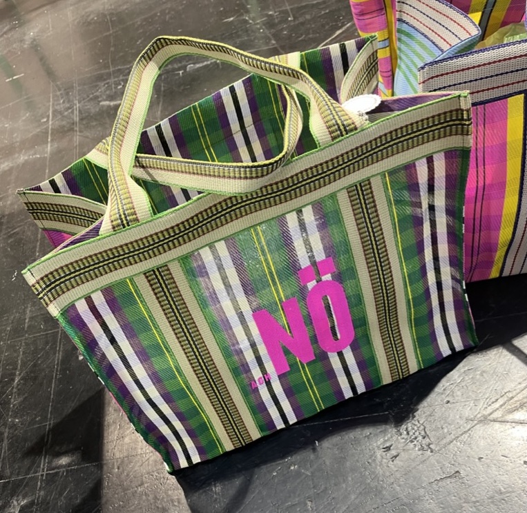 Noi Shoppertasche XL mit Reißverschluss in Blau & Grün Gestreift - NÖ